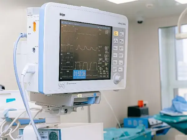 three-phase automatic voltage stabilizer for hospital